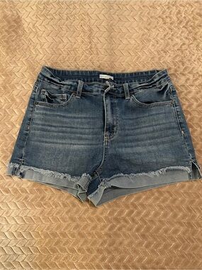Copper Key Medium Wash Denim Frayed-Hem Women's Shorts